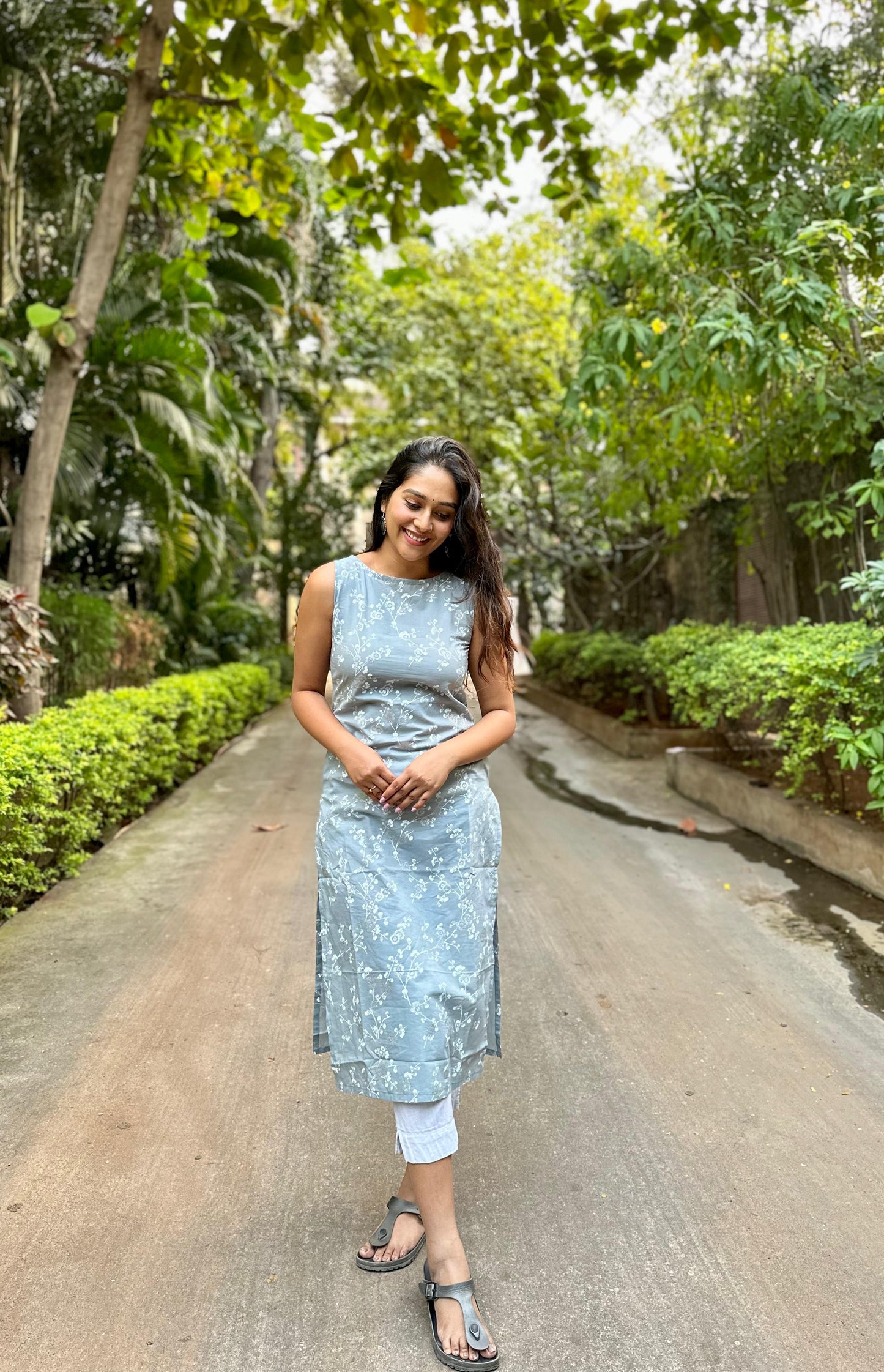 Yogitha - Sleeveless Kurti
