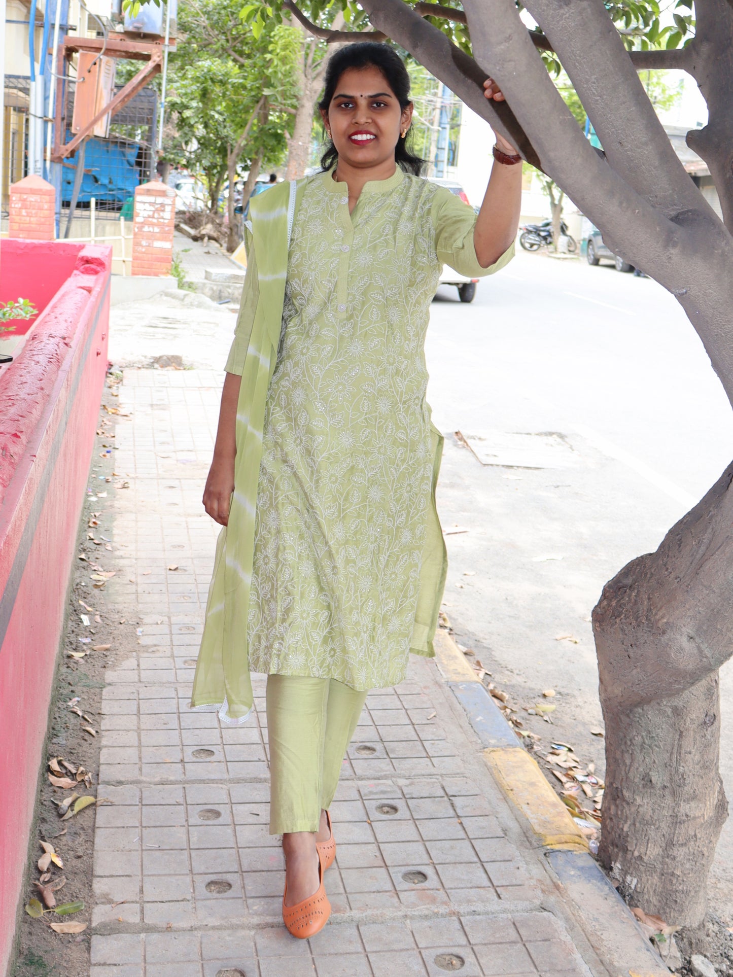 Ikshita - Green Maslin set with embriodery