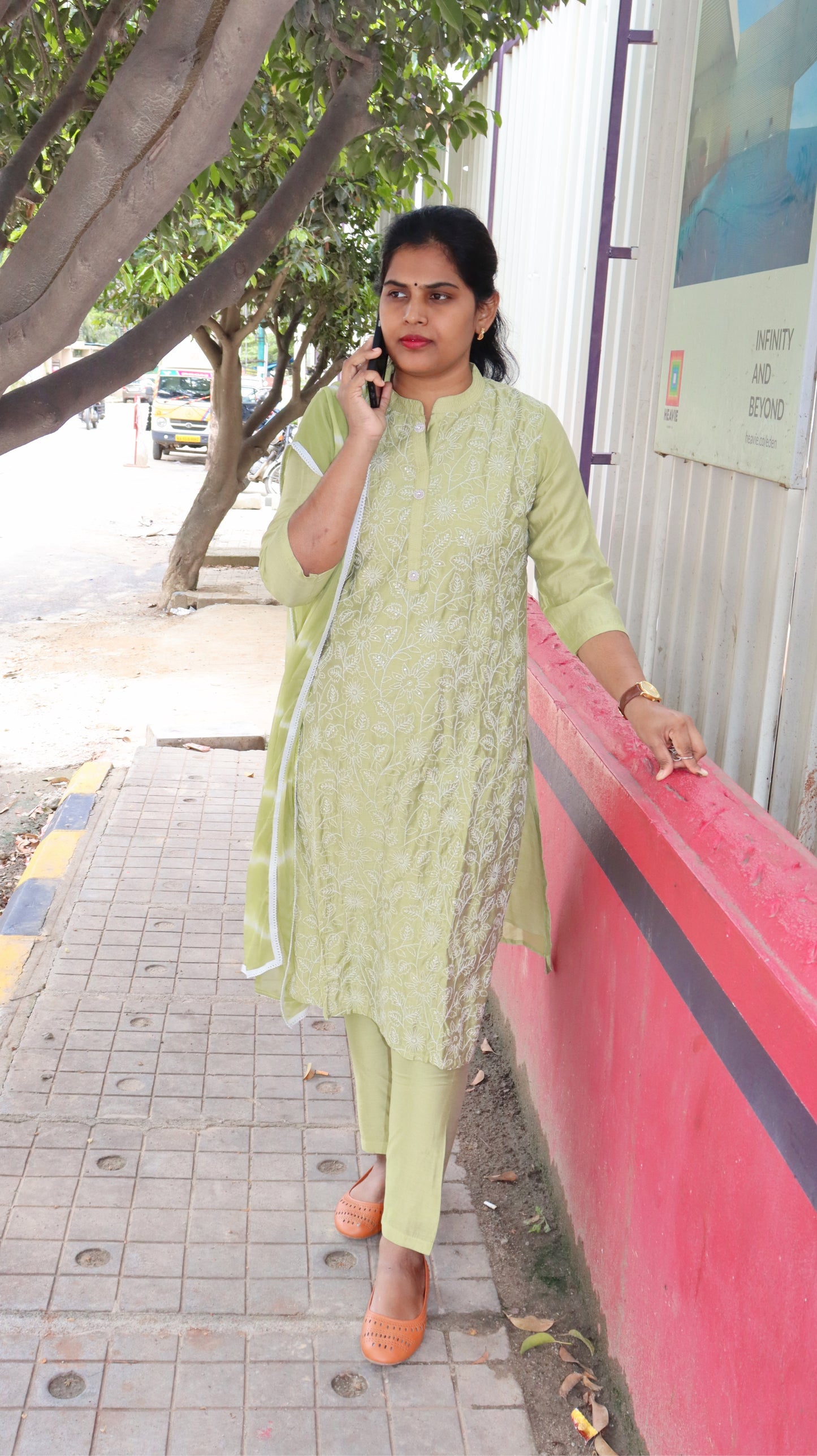 Ikshita - Green Maslin set with embriodery