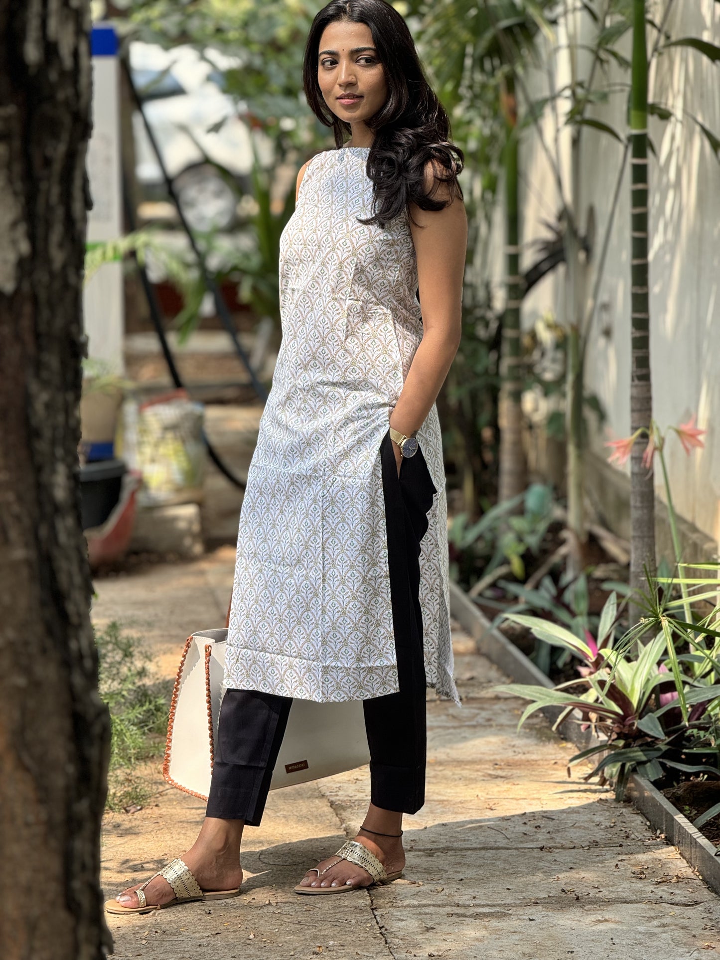Amaira - Sleeveless Kurti