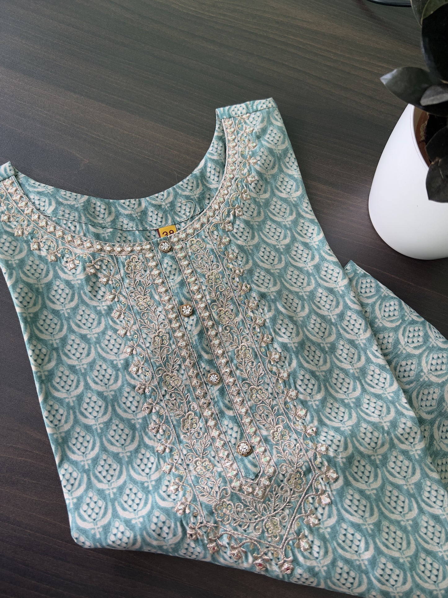 Chavvi - Maslin kurta with hand work - Green