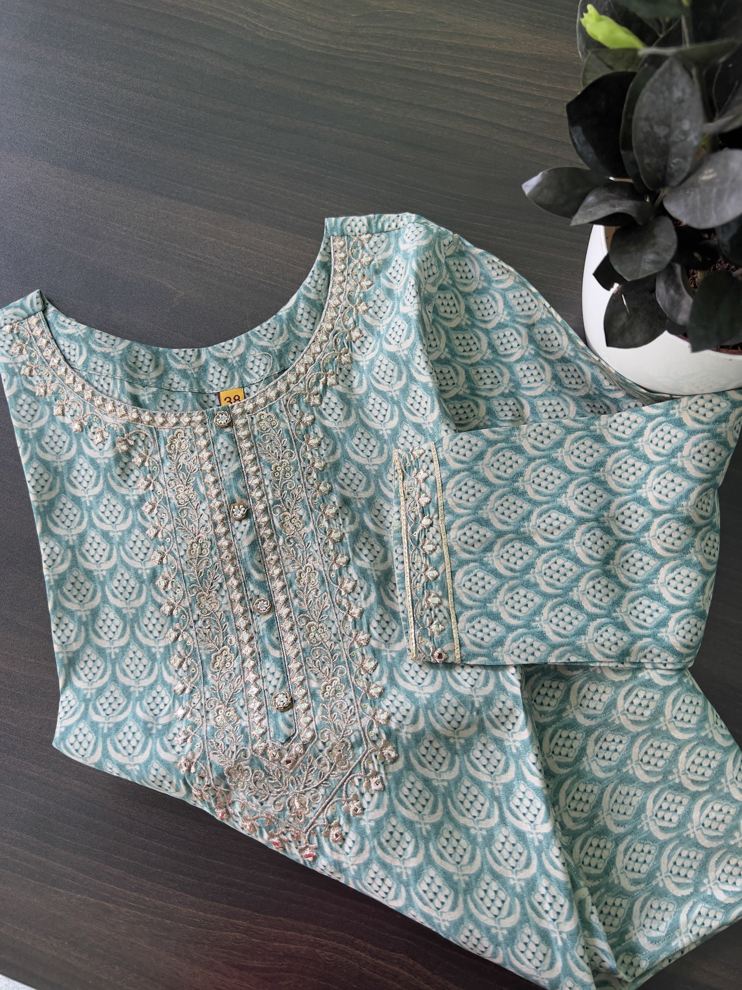 Chavvi - Maslin kurta with hand work - Green