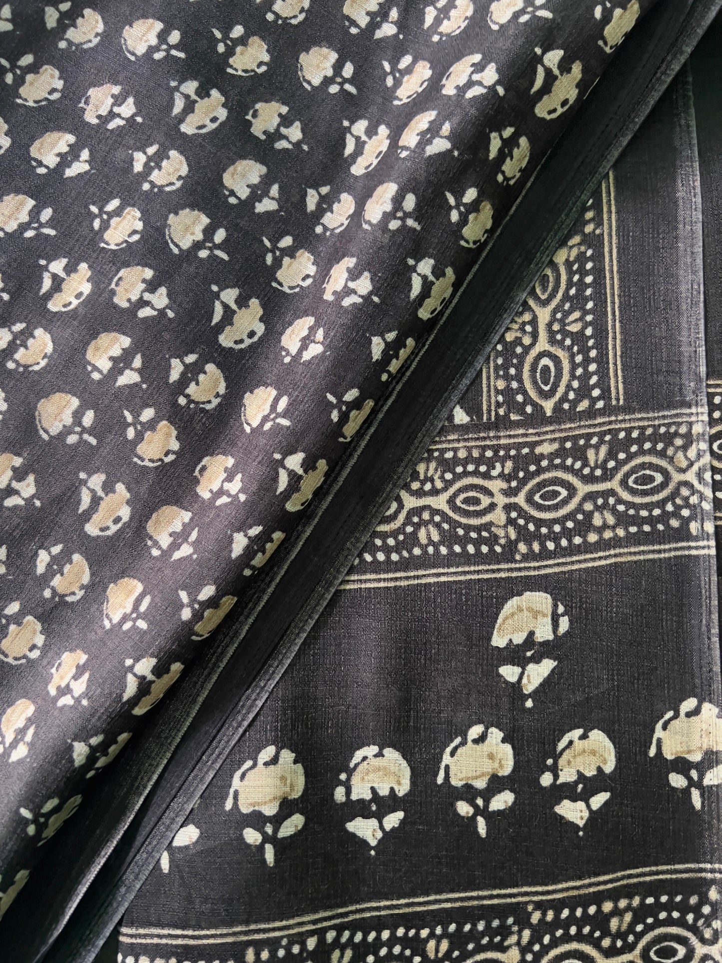 Kadhi silk Dupatta - Black floral