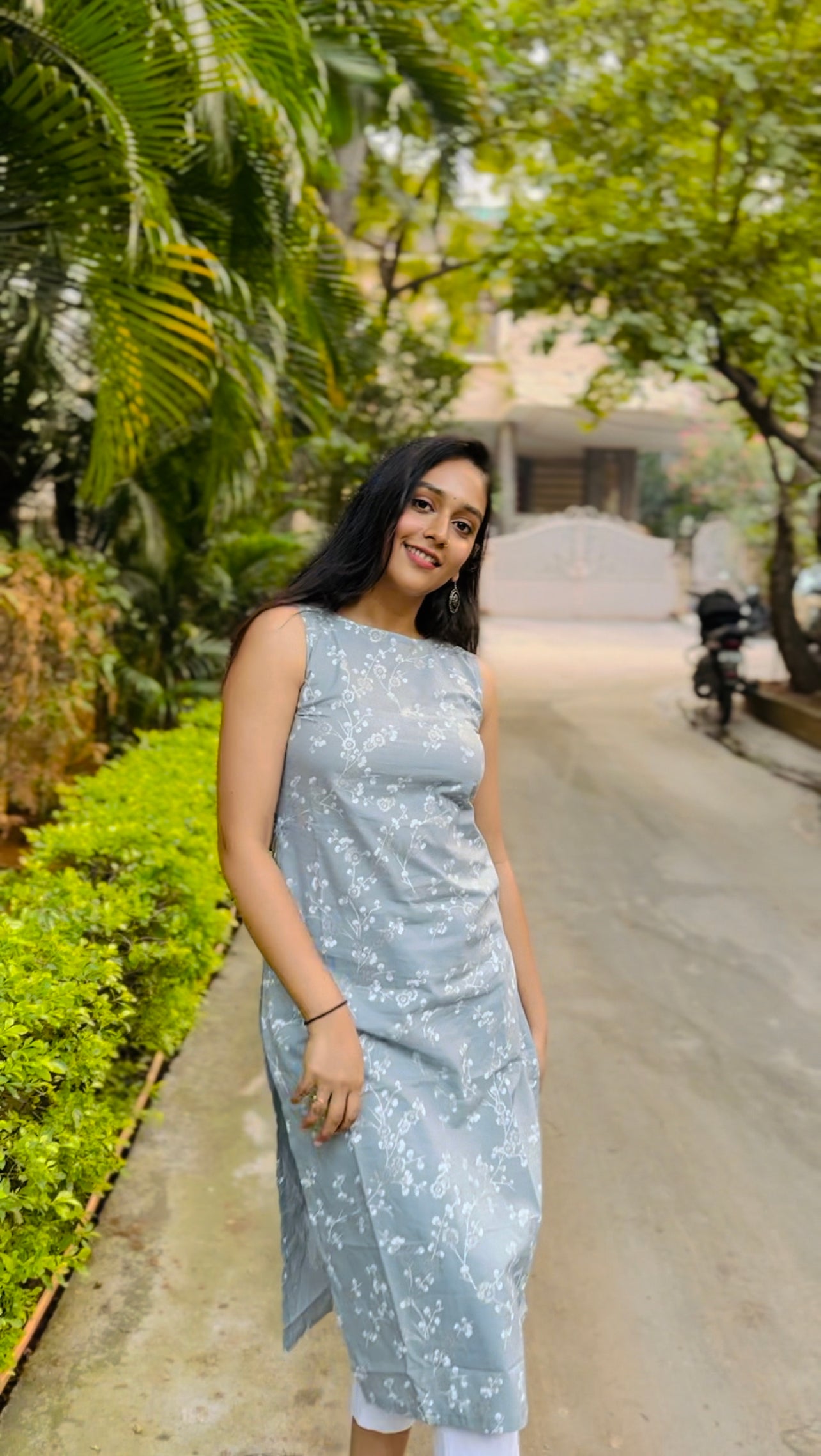 Yogitha - Sleeveless Kurti