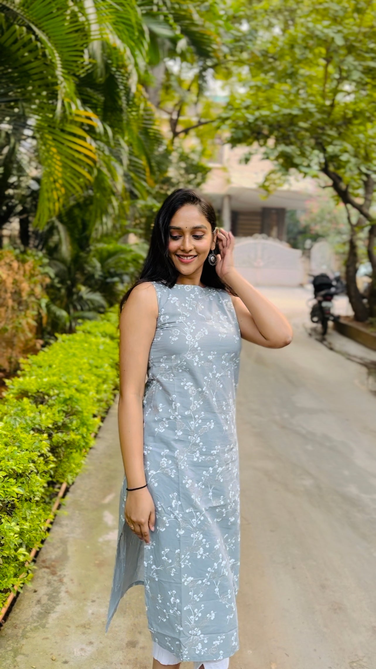 Yogitha - Sleeveless Kurti