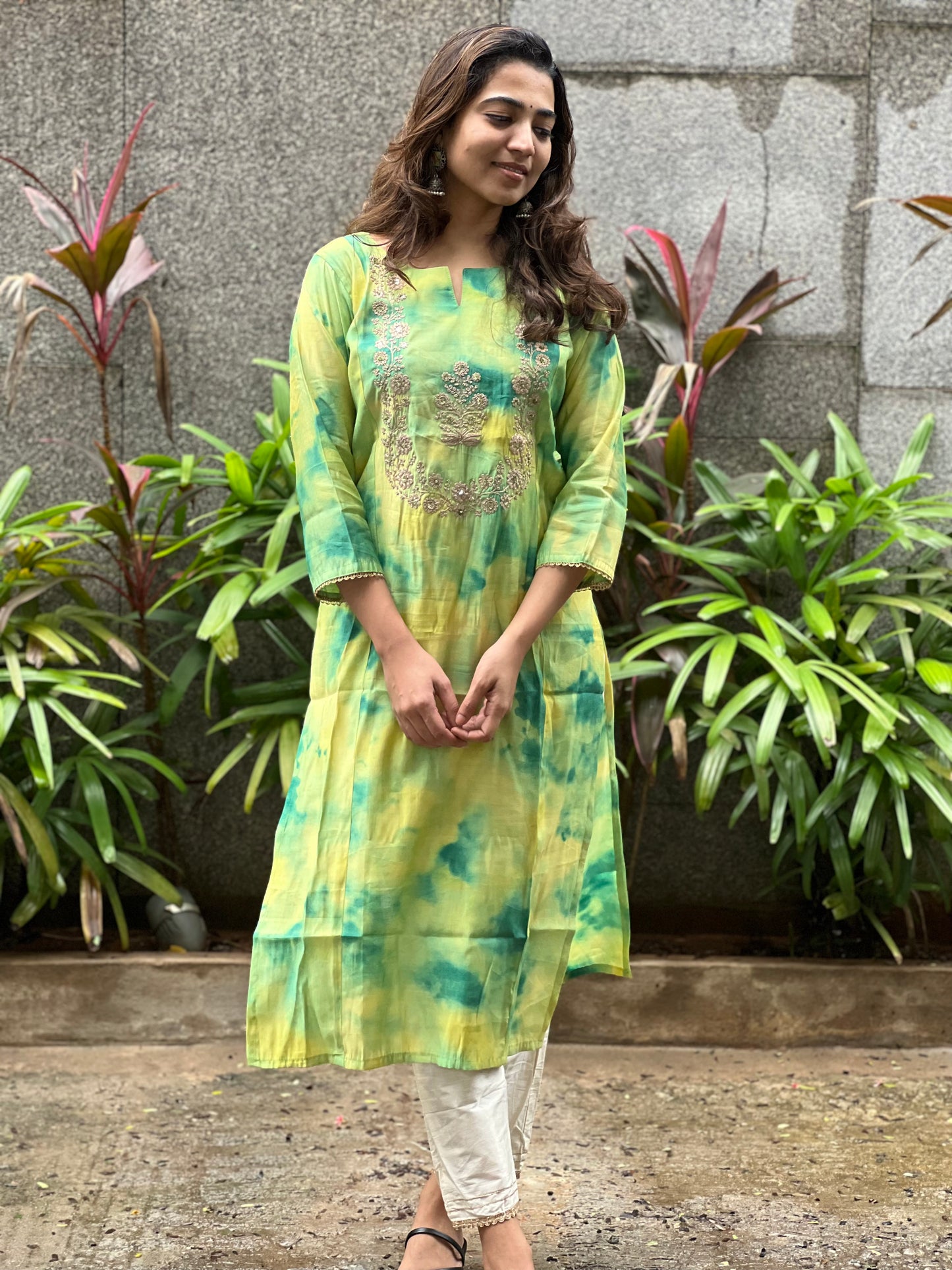 Aadarshini - Maslin Tie Dye kurta with hand work - Green