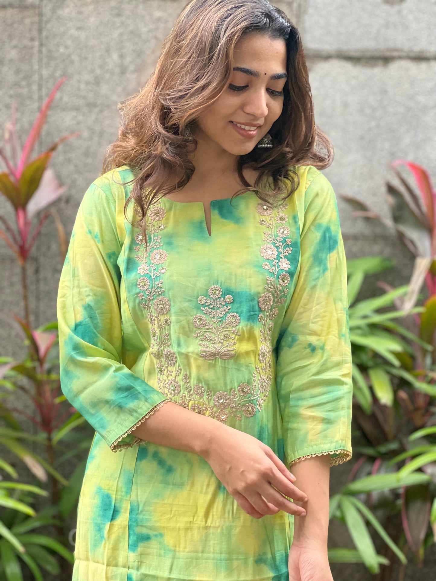 Aadarshini - Maslin Tie Dye kurta with hand work - Green