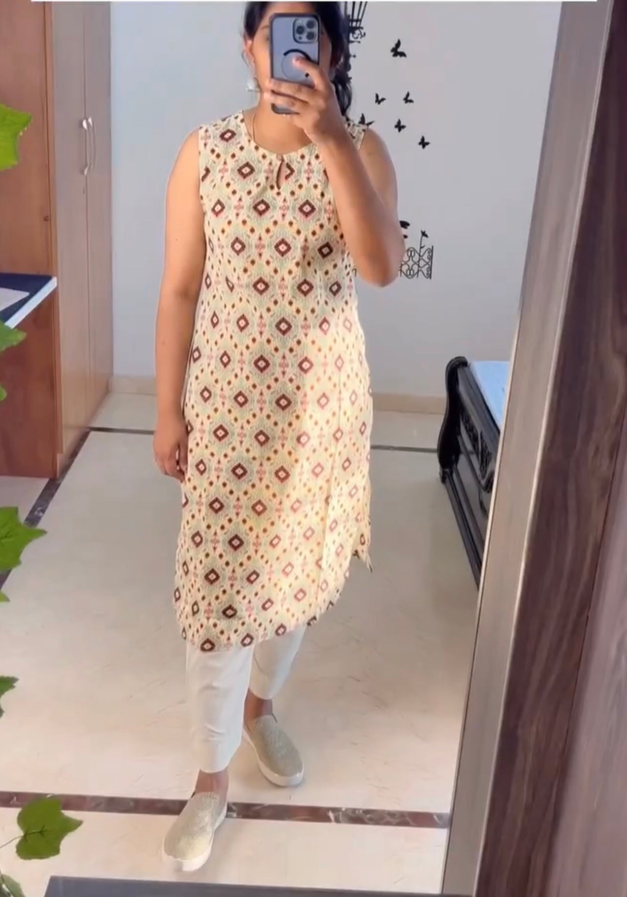 Anvi - Sleeveless Kurti