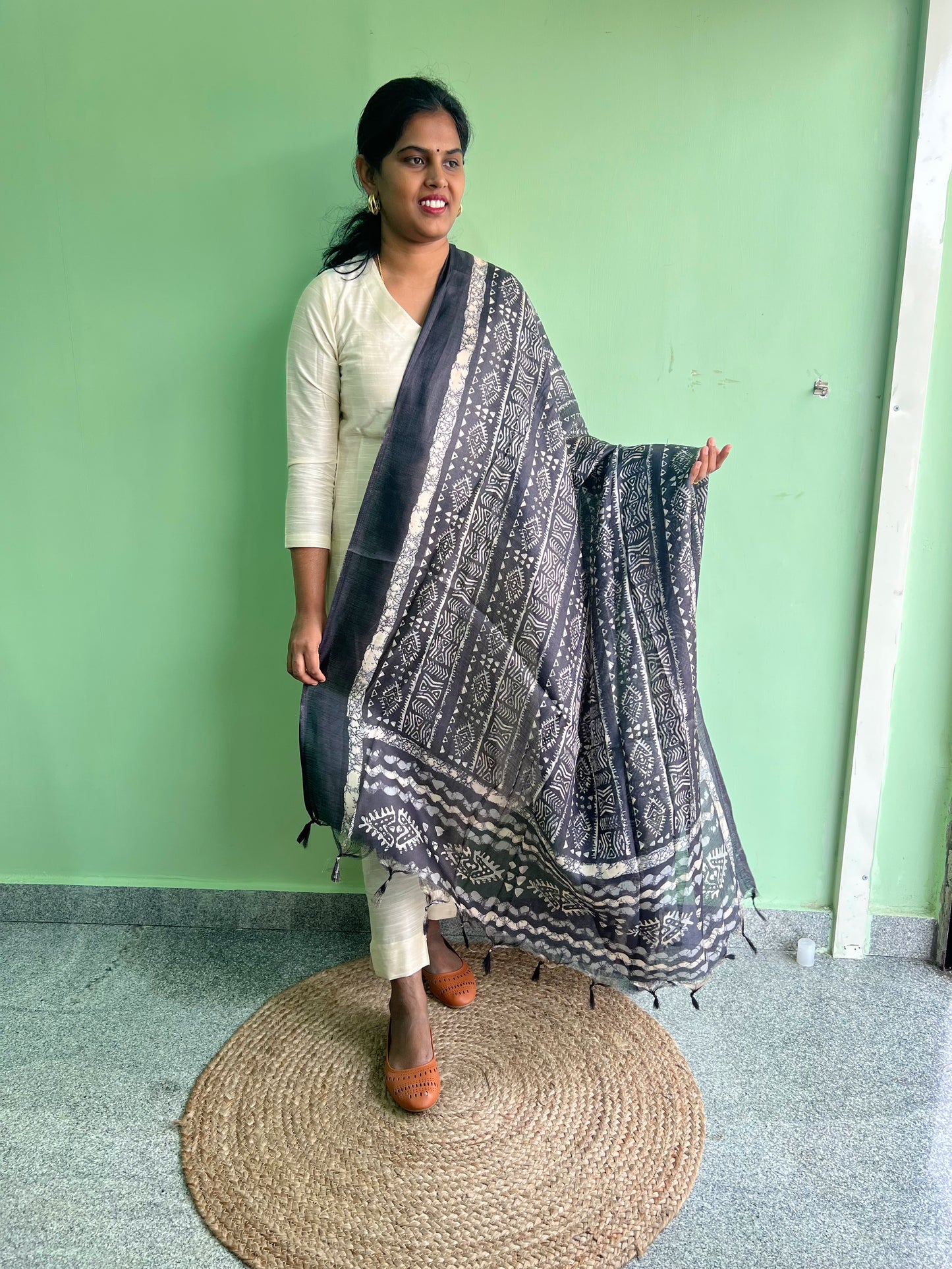Kadhi silk Dupatta - Black