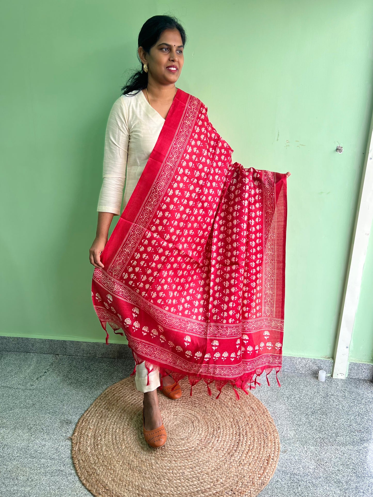 Kadhi silk Dupatta - Red floral