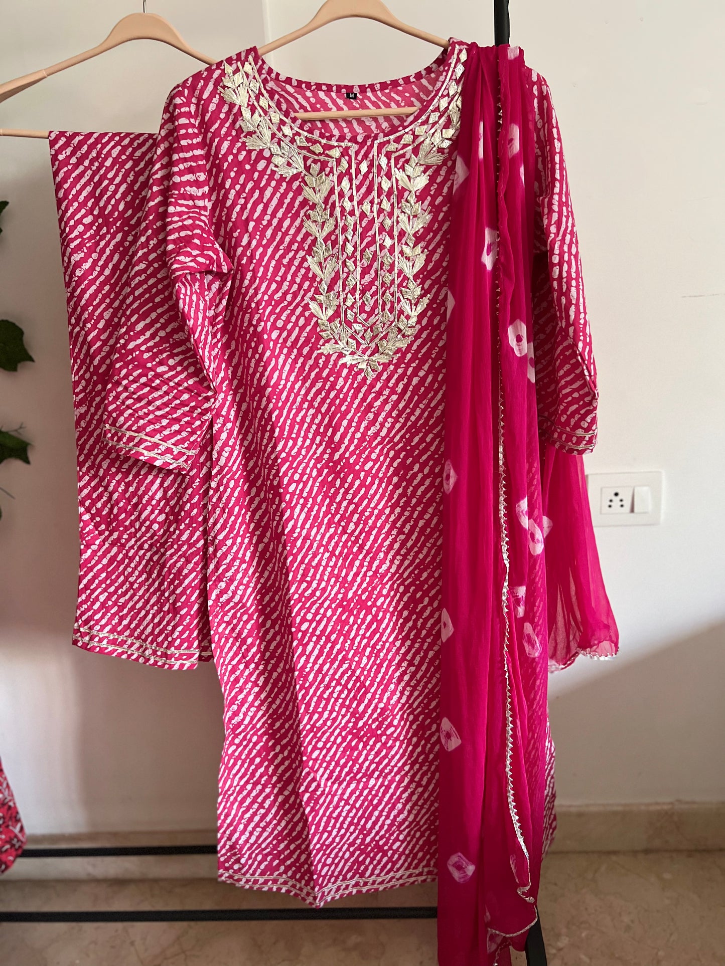Pink Lehariya salwar suit