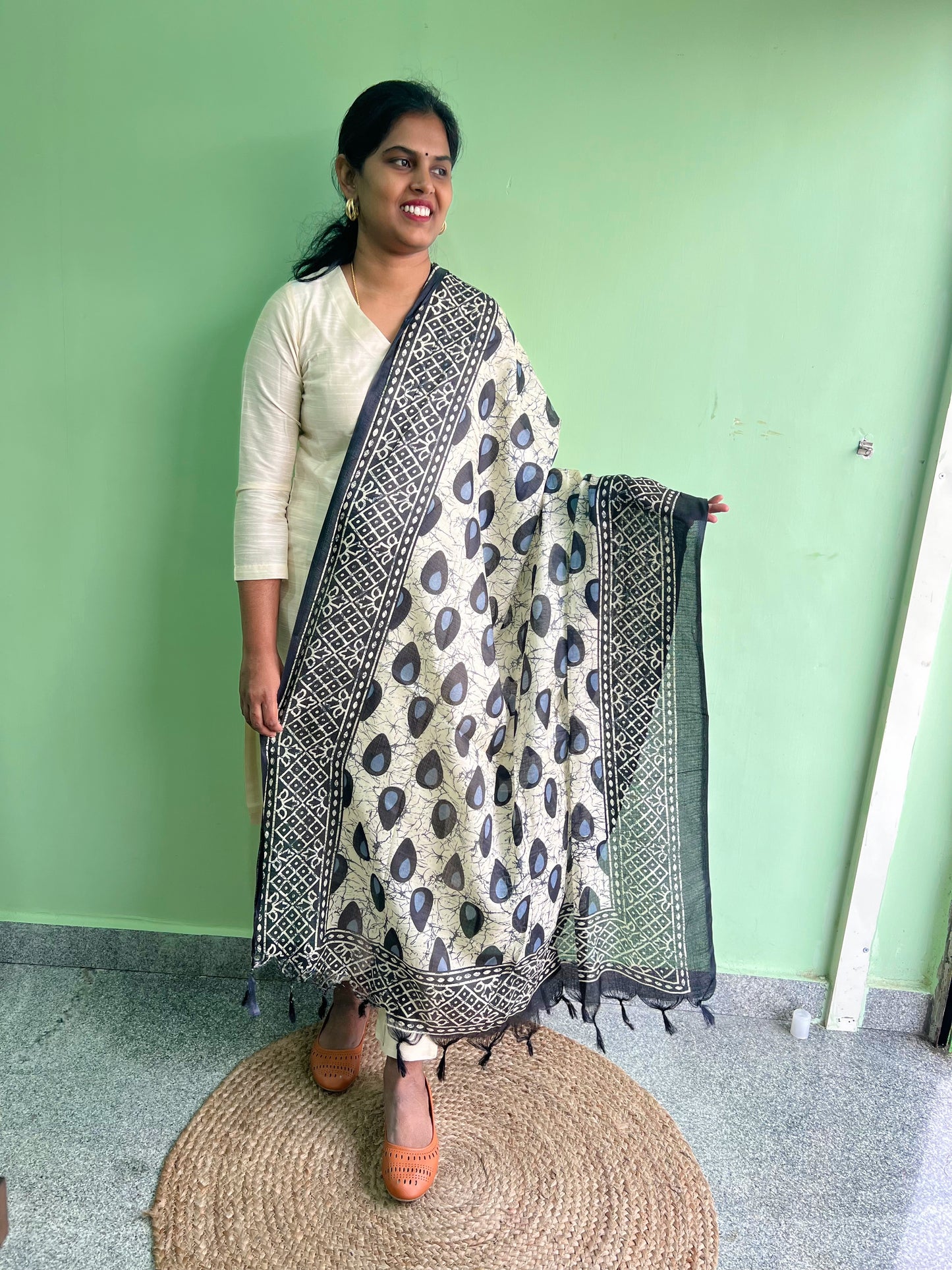 Kadhi silk Dupatta - Black Peacock
