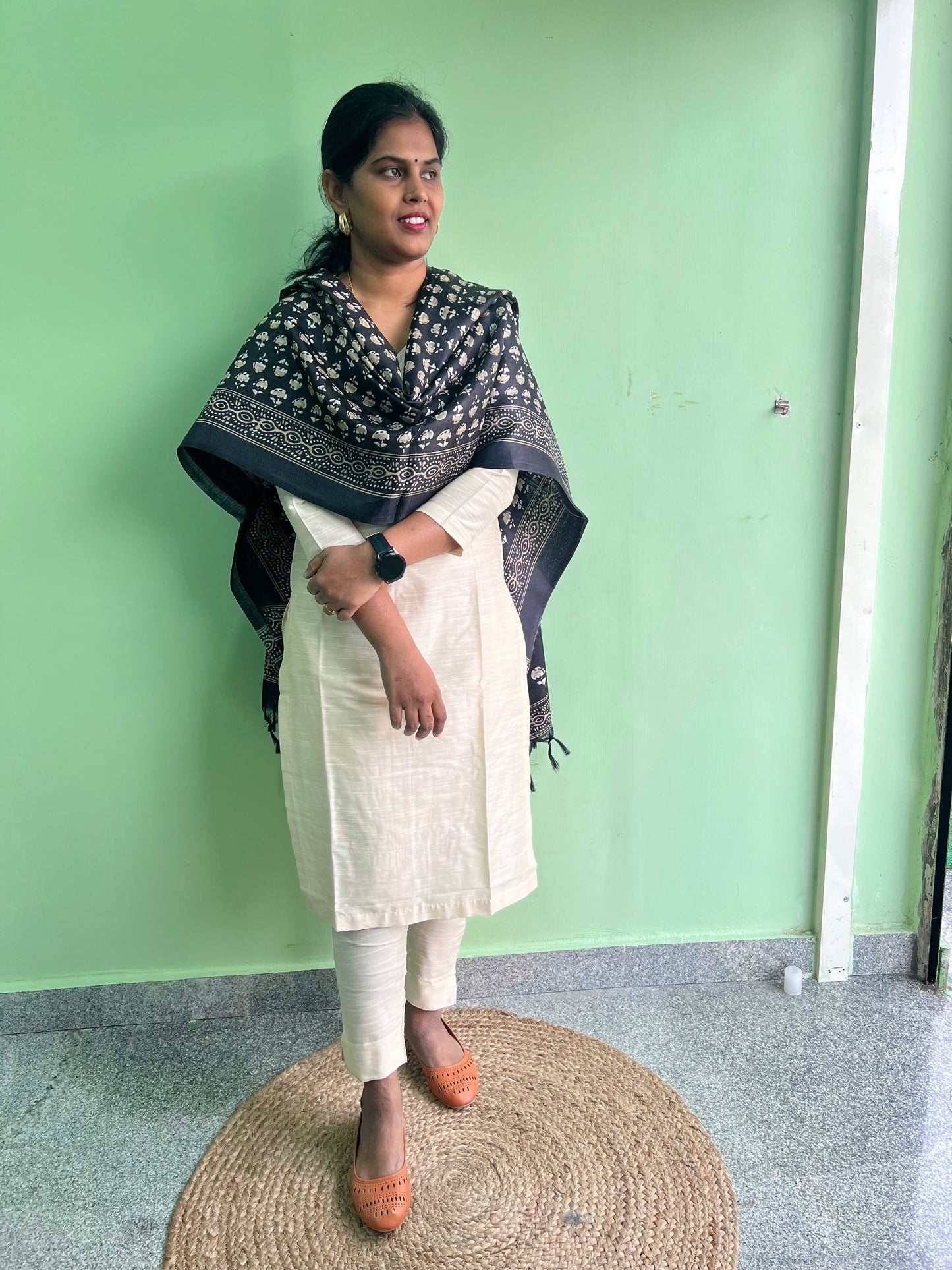 Kadhi silk Dupatta - Black floral