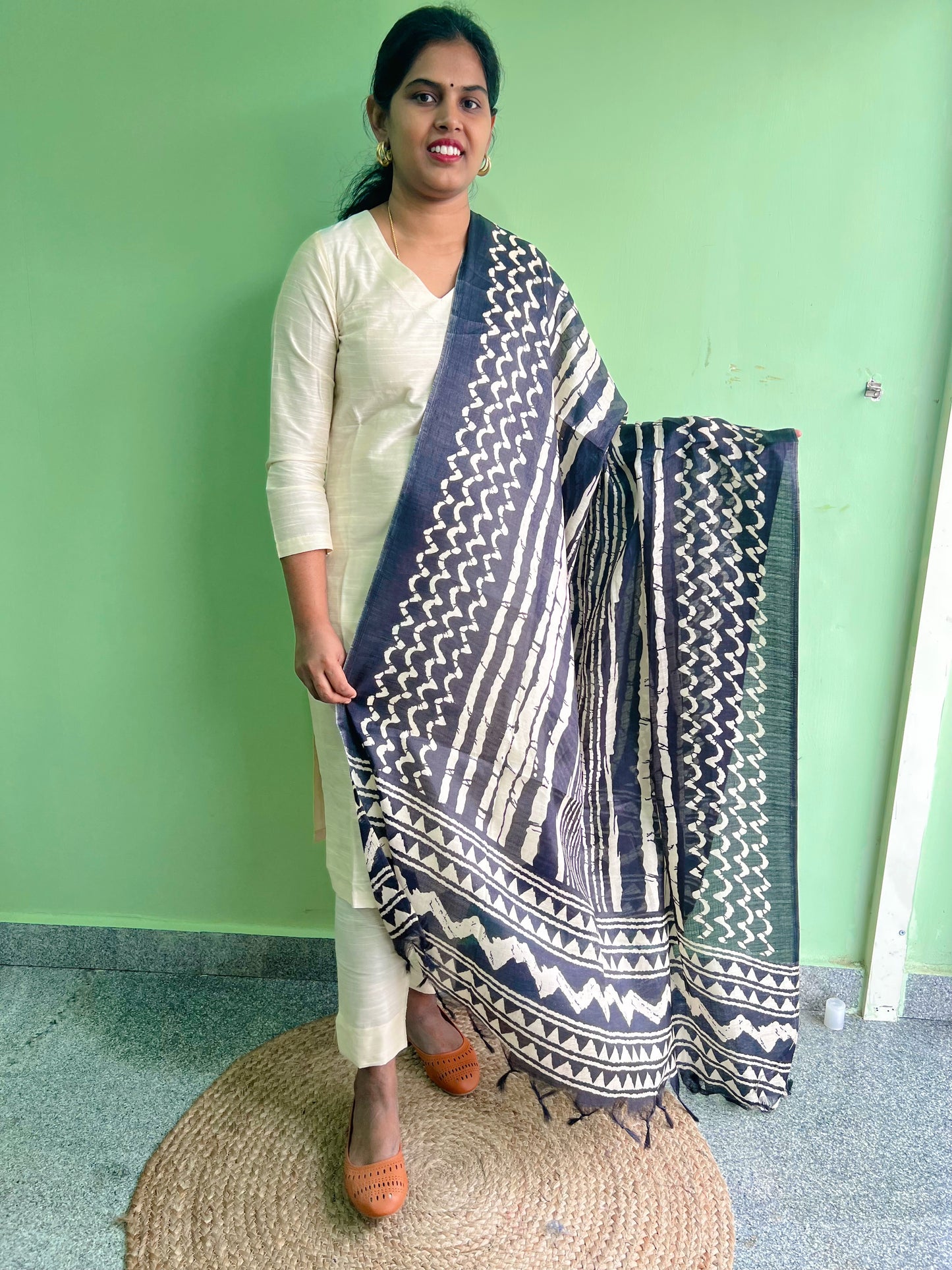 Kadhi silk Dupatta - Black Lines