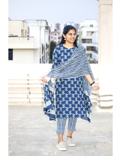 Block Printed cotton set with tie and back openable buttons