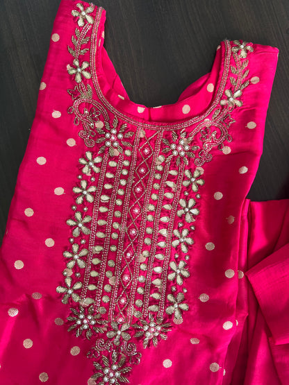 Laksya  - Premium Maslin Hand work kurti set with weaving butties - Pink