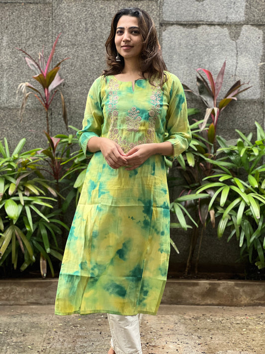 Aadarshini - Maslin Tie Dye kurta with hand work - Green